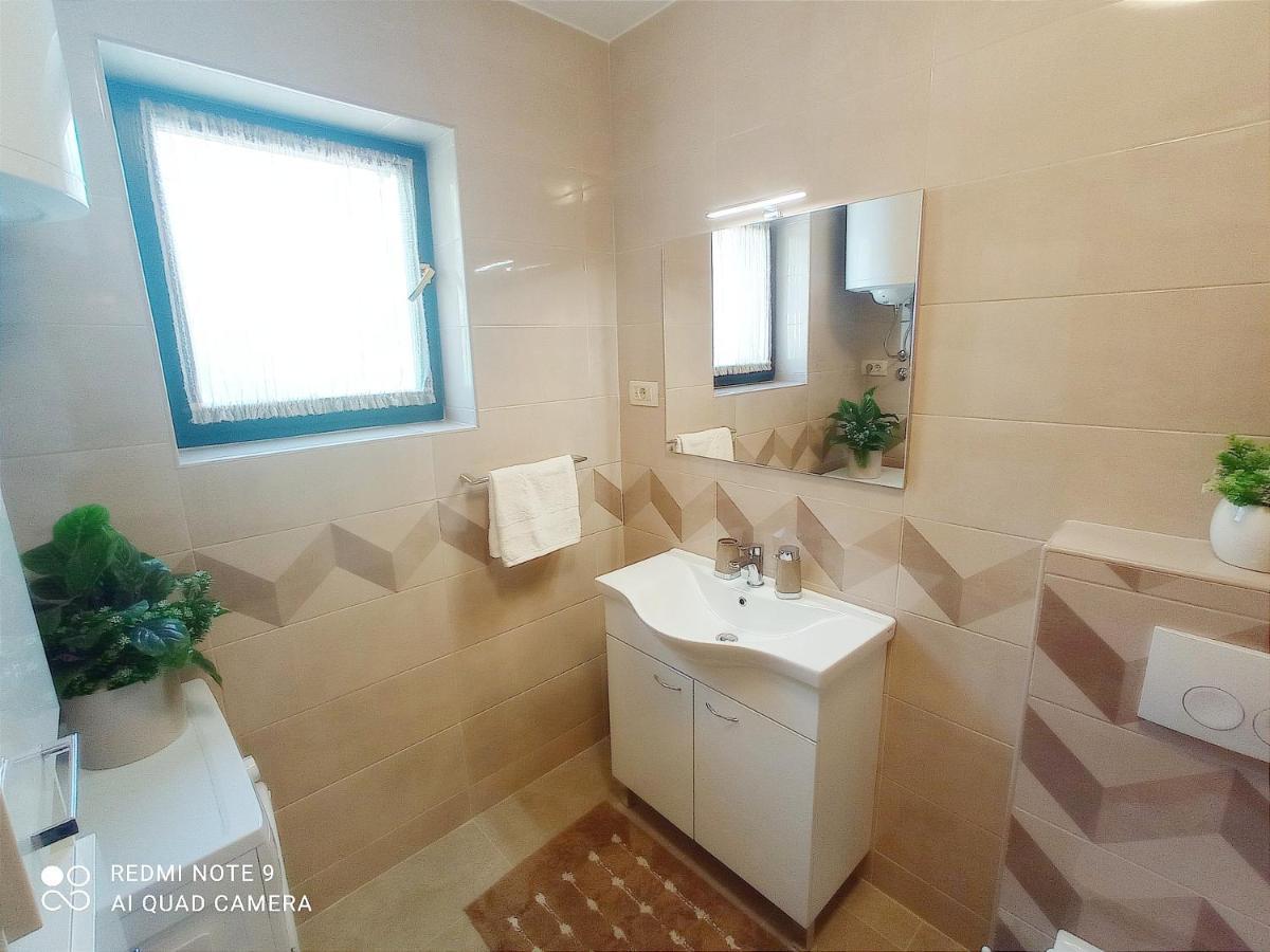 Apartment Milotic ลอฟราน ภายนอก รูปภาพ